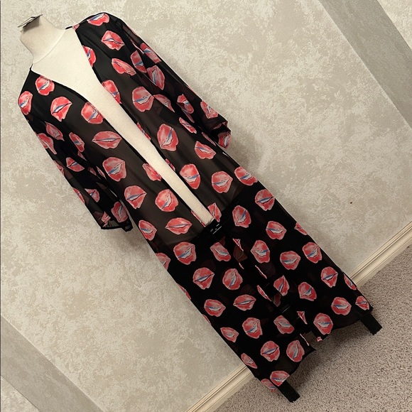 NWT⭐️LIP PRINT KIMONO Black💋LUCKY & BLESSED 3/4 Sleeves Size Small - Picture 2 of 11